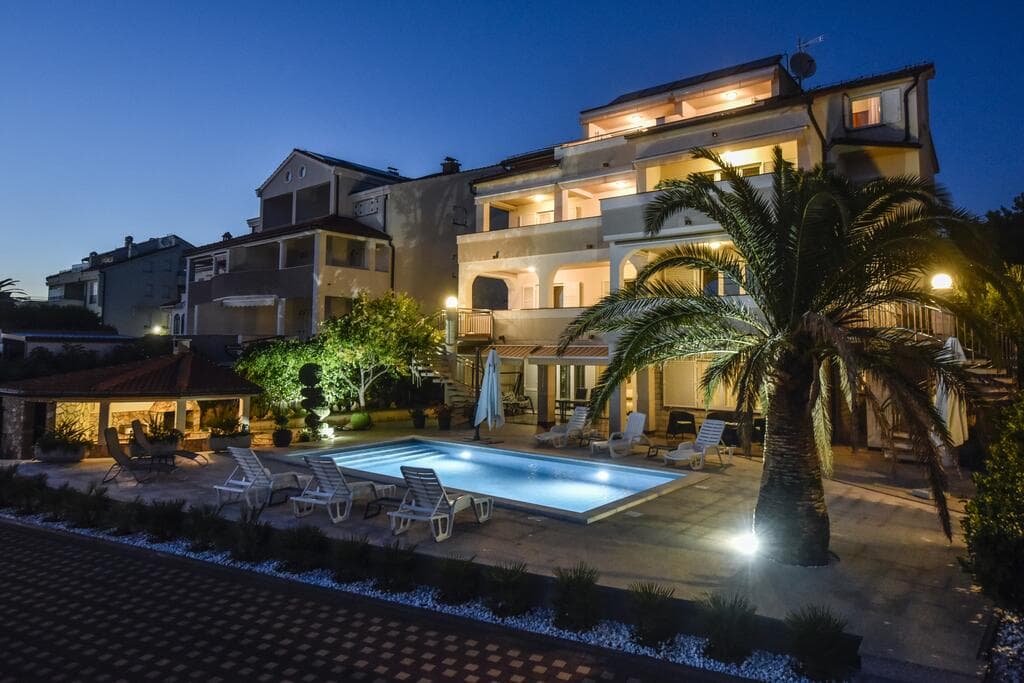 Tolo 4 Appartement in Novalja