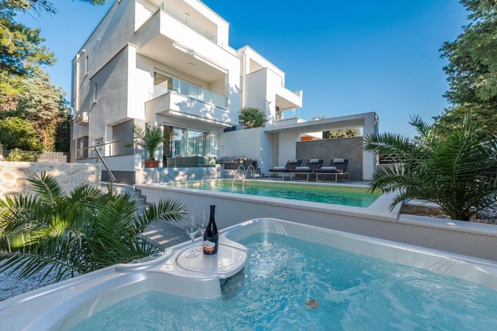 Zonsondergang Appartement met privézwembad en jacuzzi